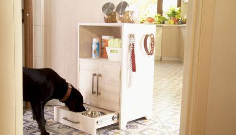 ¿Cómo hacer un comedero para perro?