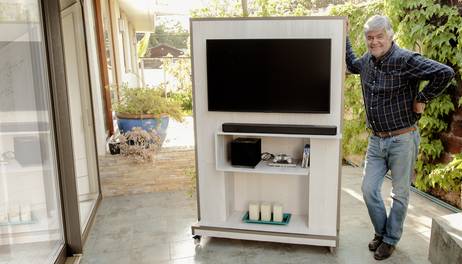 ¿Cómo hacer un rack para TV con ruedas?