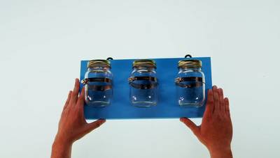 ¿Cómo hacer un organizador de pared con frascos?