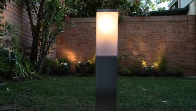 Cómo instalar luces en el jardín