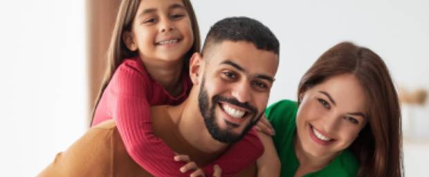 Casa, refugio. Familia con hija